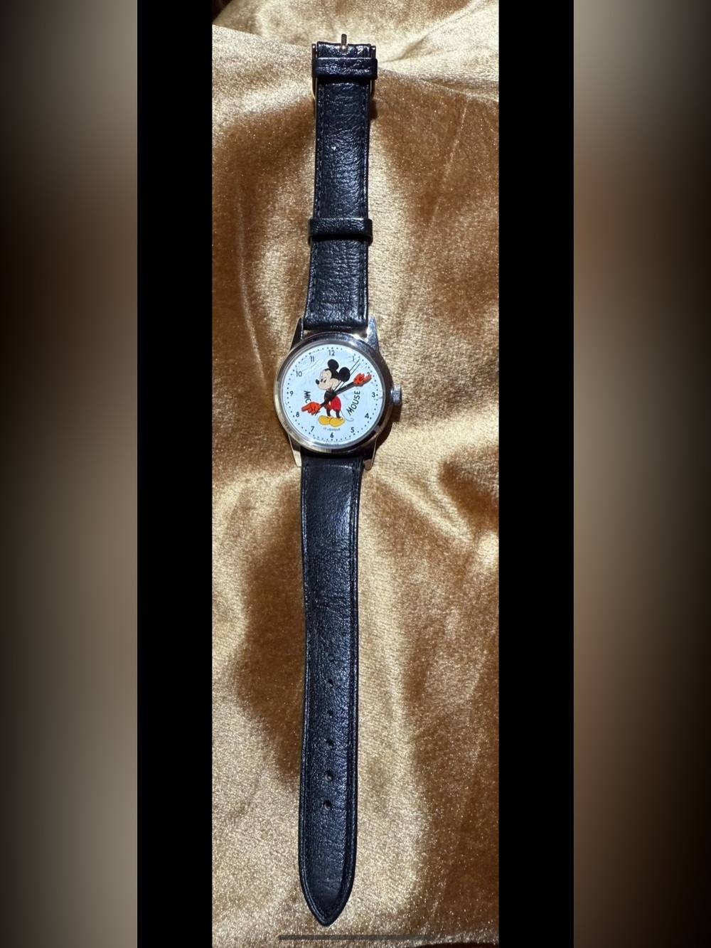 Unisex vintage Disney Black Leather Strap Mickey Mouse Wristwatch